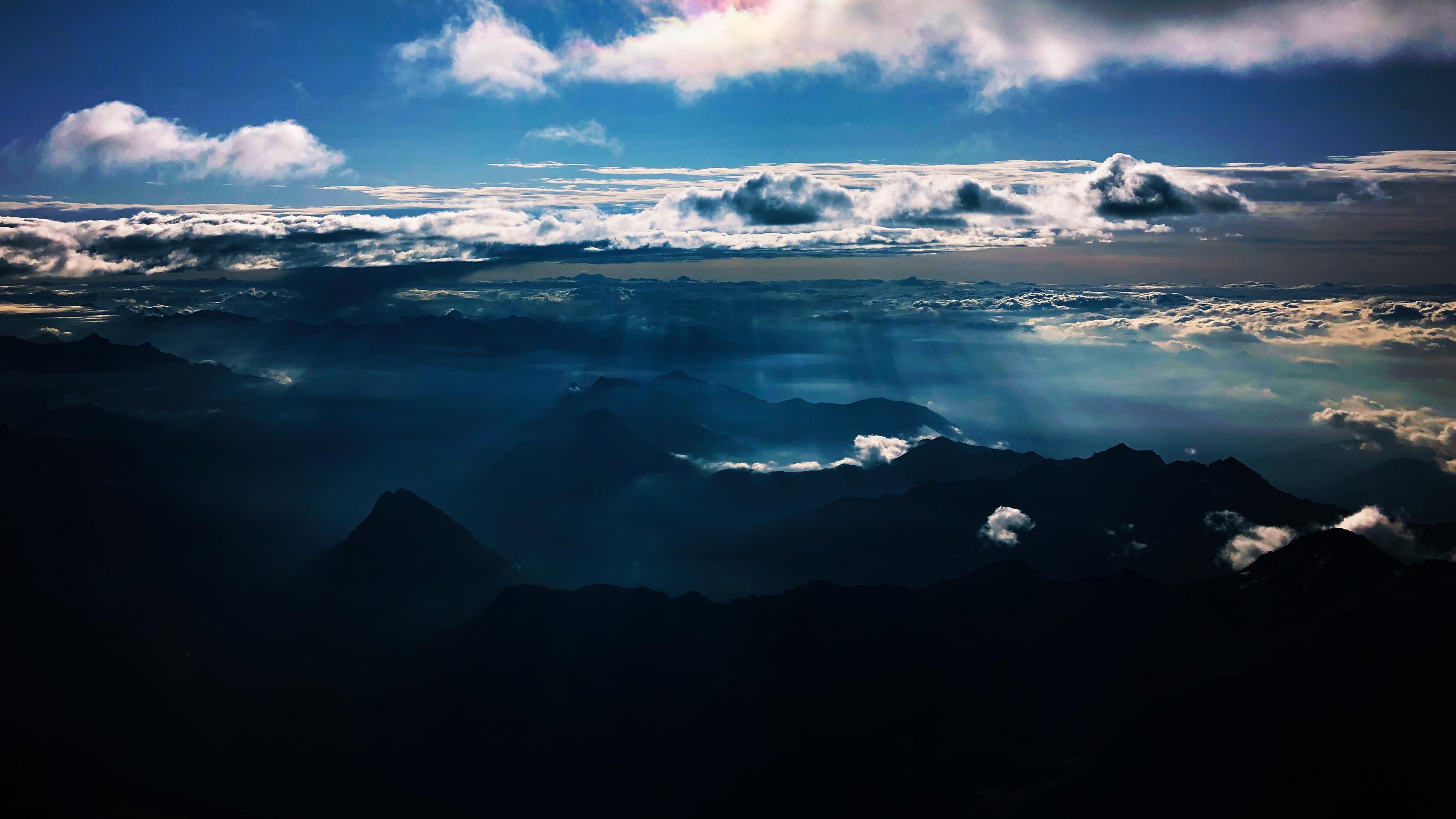 A photo of the early sunrise on the Lagginhorn